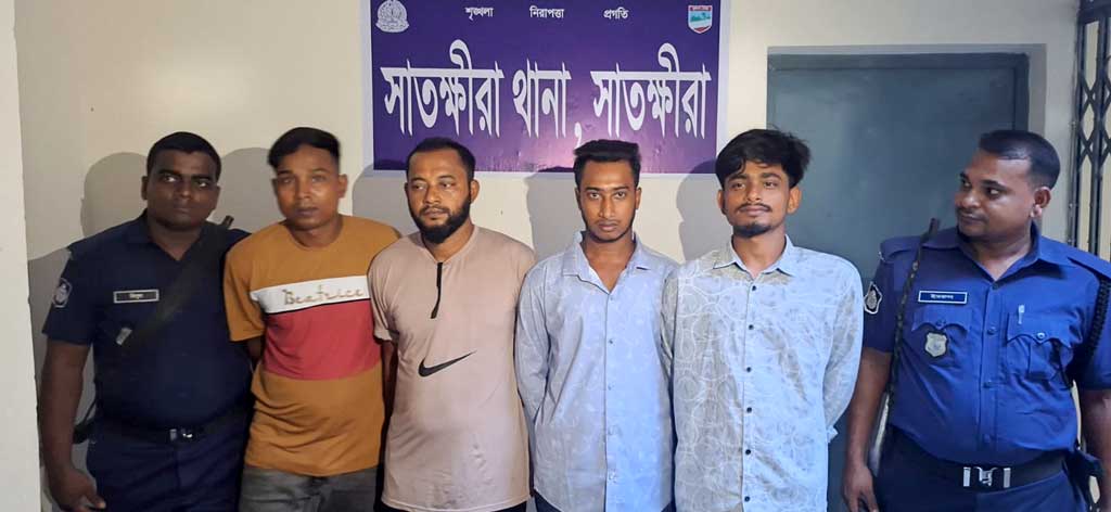 সাতক্ষীরায় মিছিলের প্রস্তুতির সময় যুবলীগের ৪ নেতা-কর্মী গ্রেপ্তার