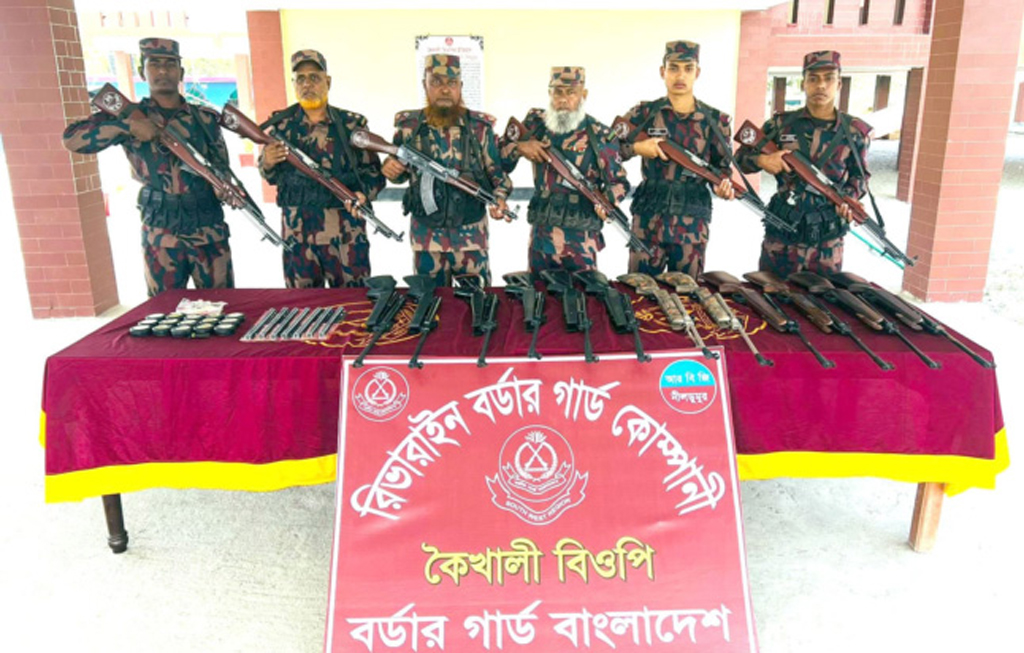 সাতক্ষীরায় বিজিবির অভিযানে অস্ত্র ও গুলি জব্দ