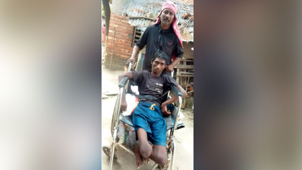 কার্ড আছে, ভাতা নেই: ভিক্ষা করেই দিন কাটে নয়নের