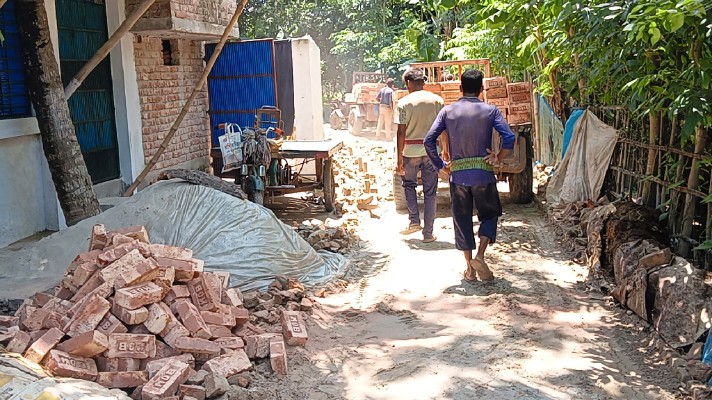 সংবাদ প্রকাশের পর তালায় কাবিটা প্রকল্পের রাস্তার কাজ শুরু