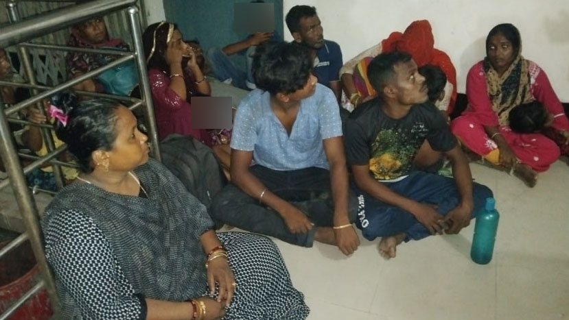 ভারত থেকে ফেরত পাঠানো ১৫ বাংলাদেশিকে পরিবারের কাছে হস্তান্তর