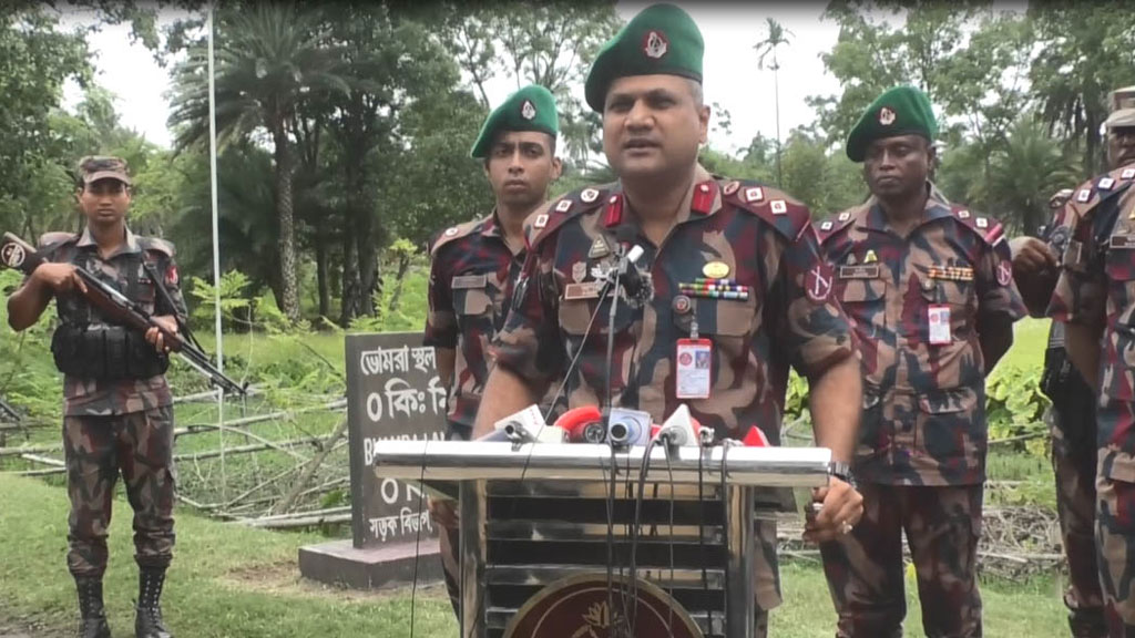 সাতক্ষীরা সীমান্ত দিয়ে গরু ও চামড়া পাচার রোধে কঠোর অবস্থানে বিজিবি