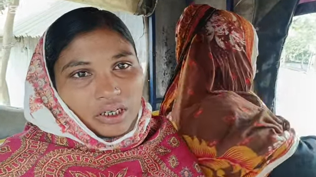 ইজিবাইকসহ যুবক নিখোঁজ, পথে পথে ঘুরছেন স্ত্রী