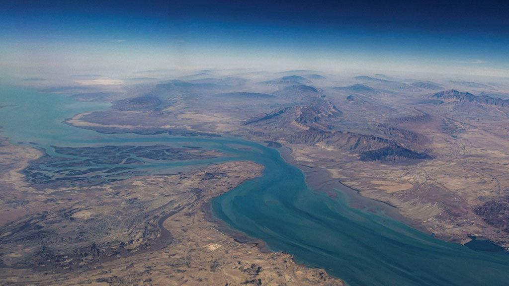 হরমুজ প্রণালির আশপাশে আটকে আছে ৭ শতাধিক জ্বালানি ট্যাংকার