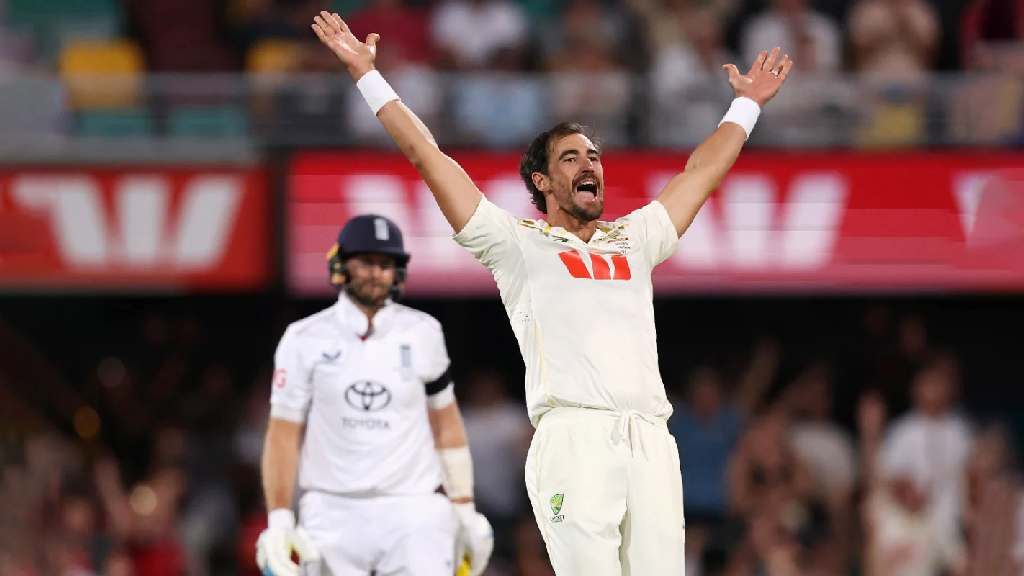 আইসিসি এত ‘কিপটে’ কেন, প্রশ্ন স্টার্কের