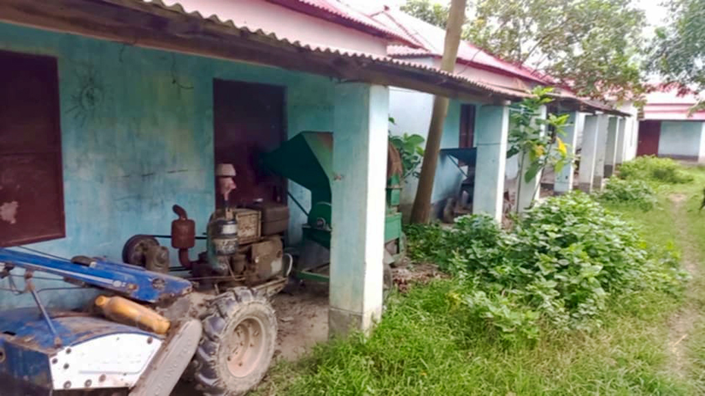 সাটুরিয়ায় আশ্রয়ণ প্রকল্প: ঘর আছে, মানুষ নেই