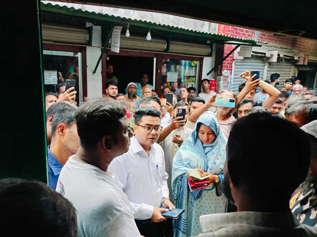 ভেজাল সার বিক্রির অভিযোগে ব্যবসায়ীকে ২ লাখ টাকা জরিমানা
