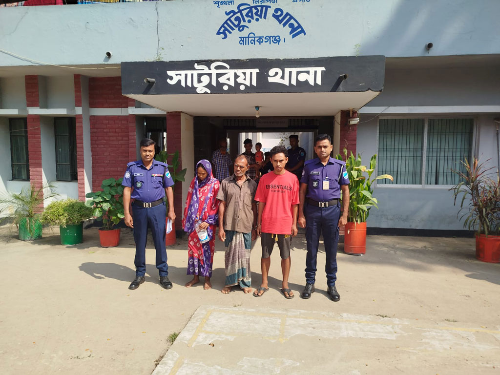 সাটুরিয়ায় বৃদ্ধাকে হত্যার অভিযোগ: ছেলে, পুত্রবধূ ও নাতি গ্রেপ্তার