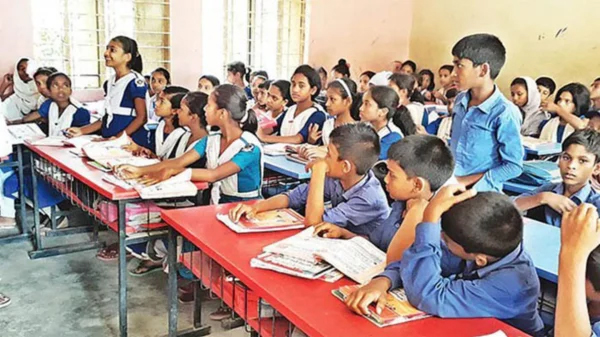 পঞ্চম শ্রেণির ‘পড়ার চাপে’ ষষ্ঠ শ্রেণির শিক্ষার্থীরা