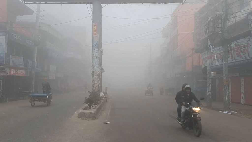 চুয়াডাঙ্গায় তাপমাত্রা নামল ৯.৮ ডিগ্রিতে, জনজীবন বিপর্যস্ত