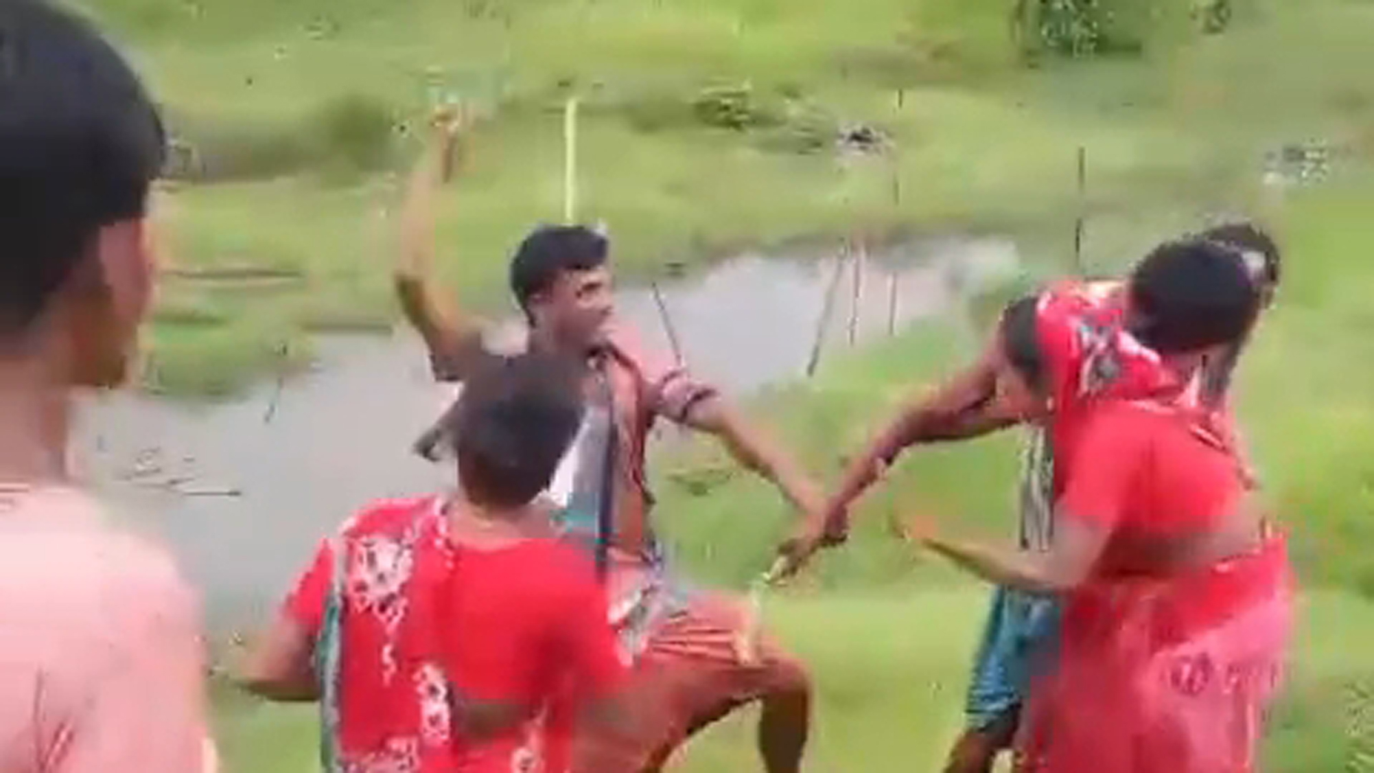 নোয়াখালীতে প্রকাশ্যে দম্পতিকে পেটালেন যুবদল নেতা, ভিডিও ভাইরাল