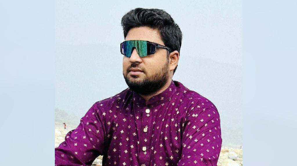 রাতে খেলা দেখতে বেরিয়ে সকালে ঘেরে মিলল যুবকের মরদেহ