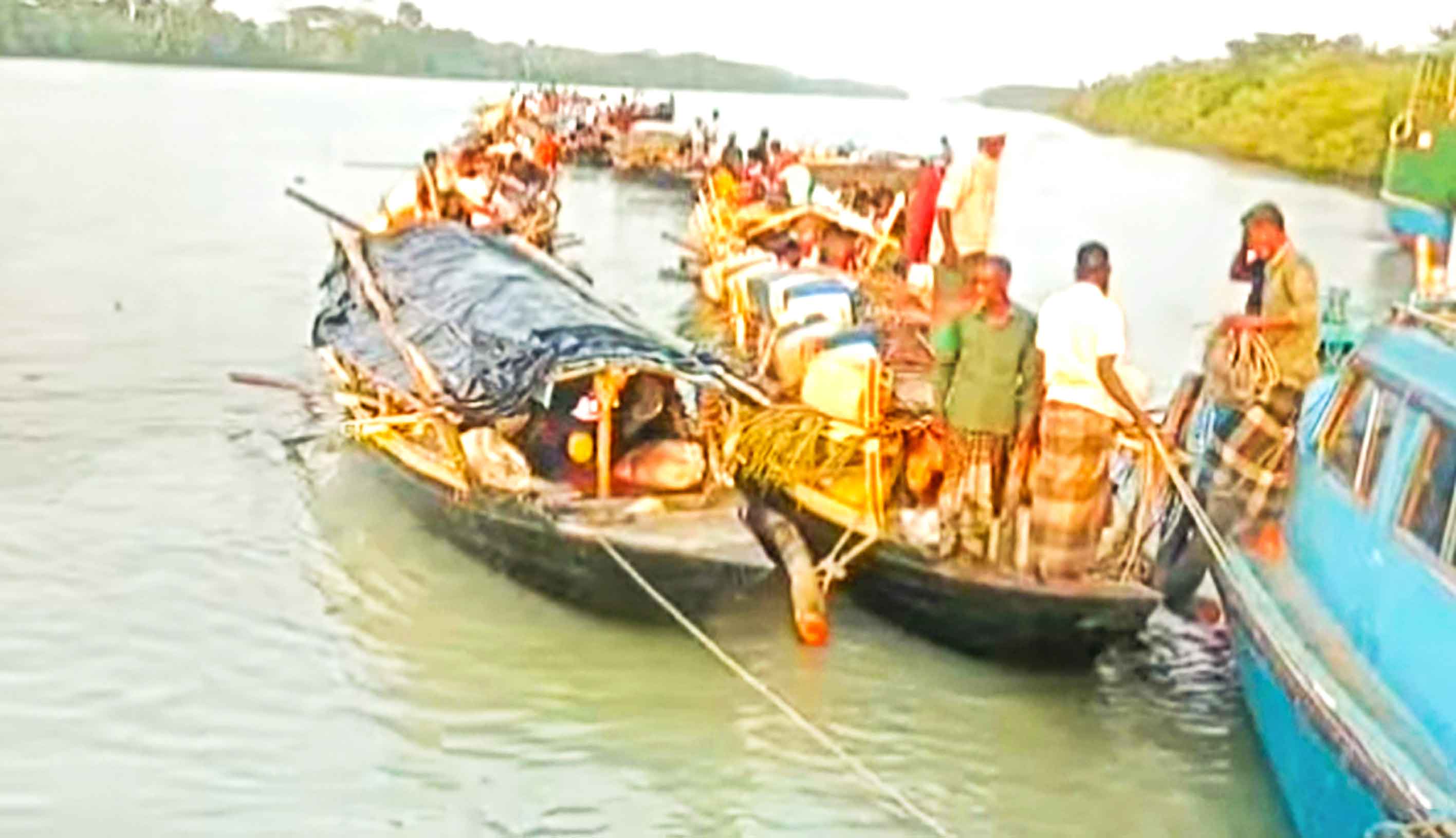 সুন্দরবন: দস্যু আতঙ্কে কমছে মৌয়াল