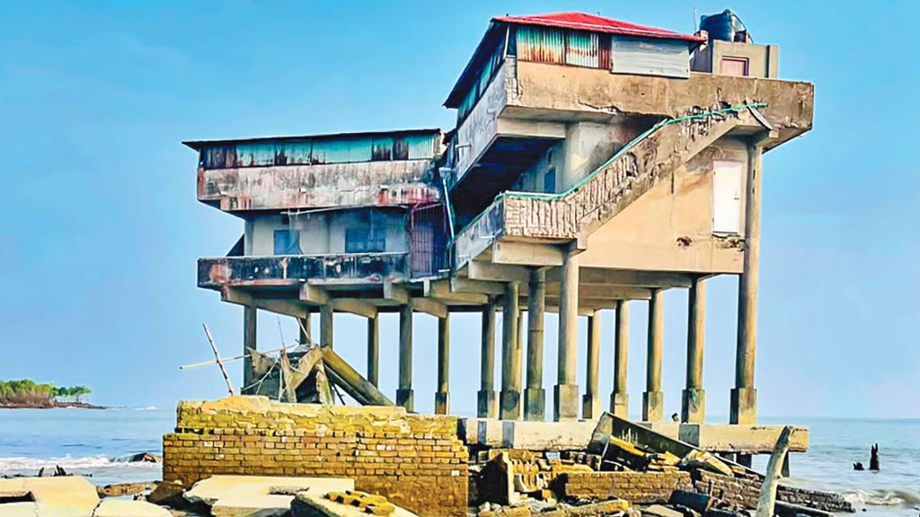 ভাঙছে উপকূলের ঢাল সুন্দরবন