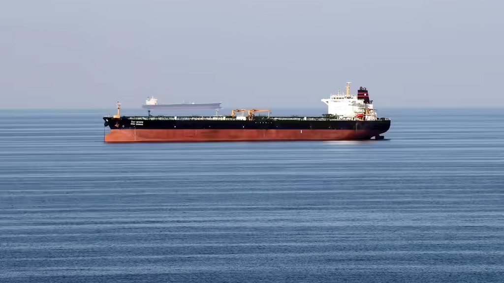 মার্কিন অবরোধের মধ্যেই হরমুজ পার হলো ইরানের সুপারট্যাঙ্কার, তেলের বাজারে নরওয়ের রেকর্ড