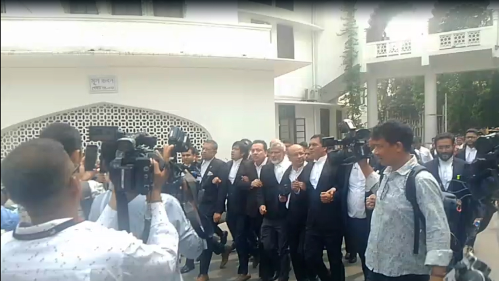 ভার্চুয়াল কোর্ট চান না​ আইনজীবীরা, লাগাতার আন্দোলনের হুঁশিয়ারি