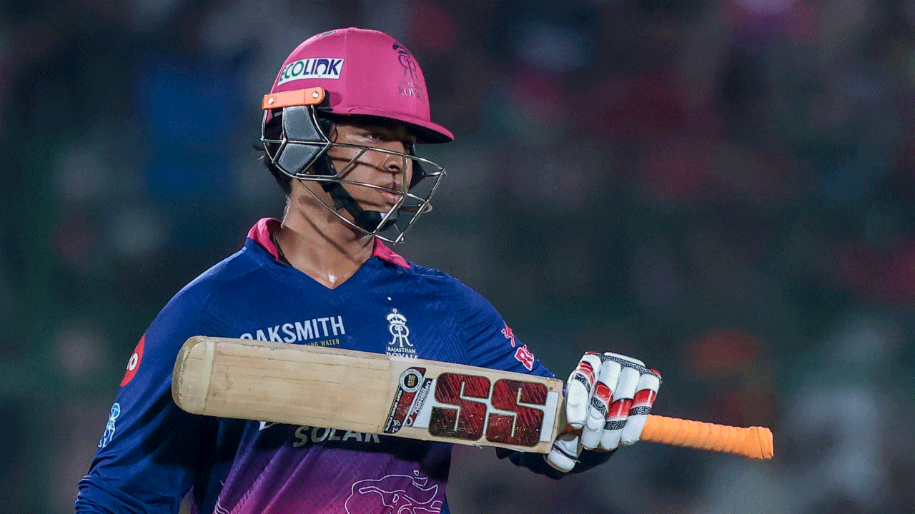 আইপিএলে ৯৮৬ রানের দিনে ম্লান সূর্যবংশীর সেঞ্চুরি