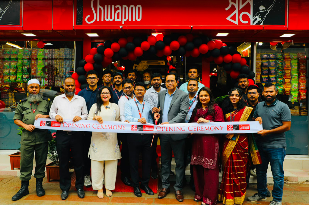 রাজধানীর মিরপুরে স্বপ্নর নতুন আউটলেট, চলছে আকর্ষণীয় মূল্যছাড়