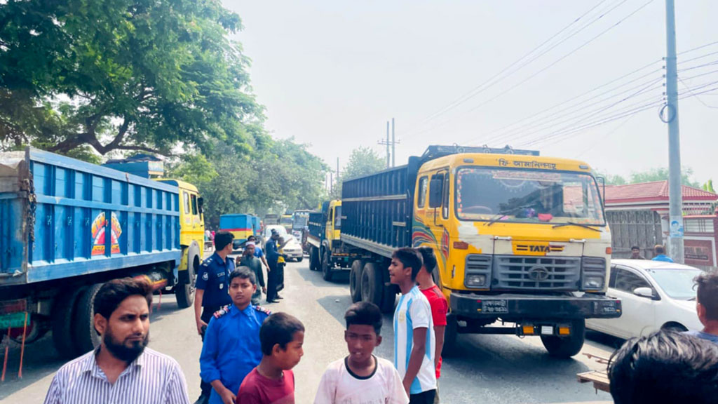 ইমাম রইস হত্যা: বিভিন্ন স্থানে মহাসড়ক অবরোধ, যানজটে দুর্ভোগ
