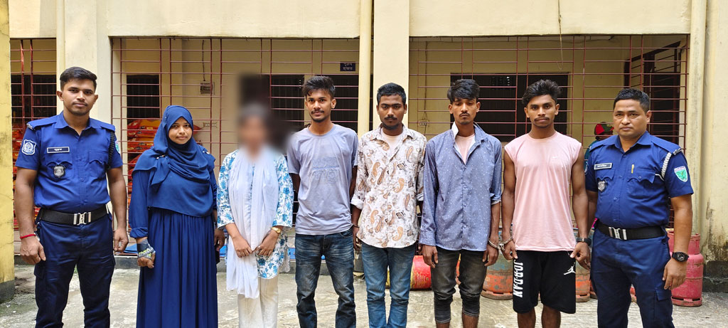 ৪ লাখ টাকায় স্ত্রীকে ভারতে পাচারের চেষ্টা, জাফলংয়ে স্বামীসহ গ্রেপ্তার ৪