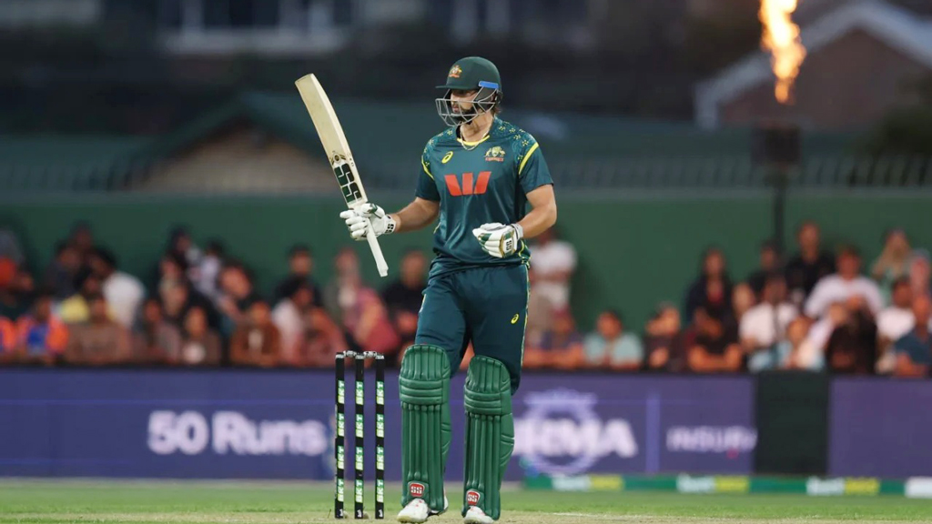 ভারতের বিপক্ষে ১২৯ মিটার ছক্কা মেরে আলোচনায় অস্ট্রেলিয়ার ক্রিকেটার