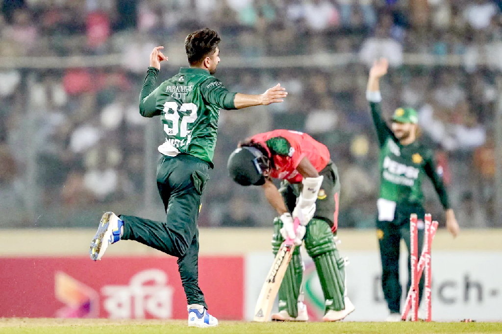 পাকিস্তানের জয়ে বড্ড বেকায়দায় পড়ল বাংলাদেশ