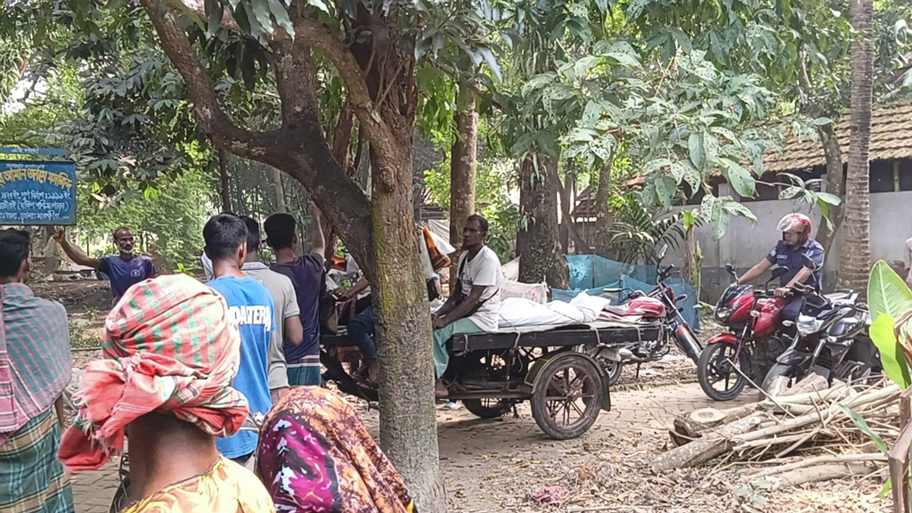 সাতক্ষীরায় আদালতের নির্দেশে তিন মাস পর কবর থেকে তোলা হলো মরদেহ