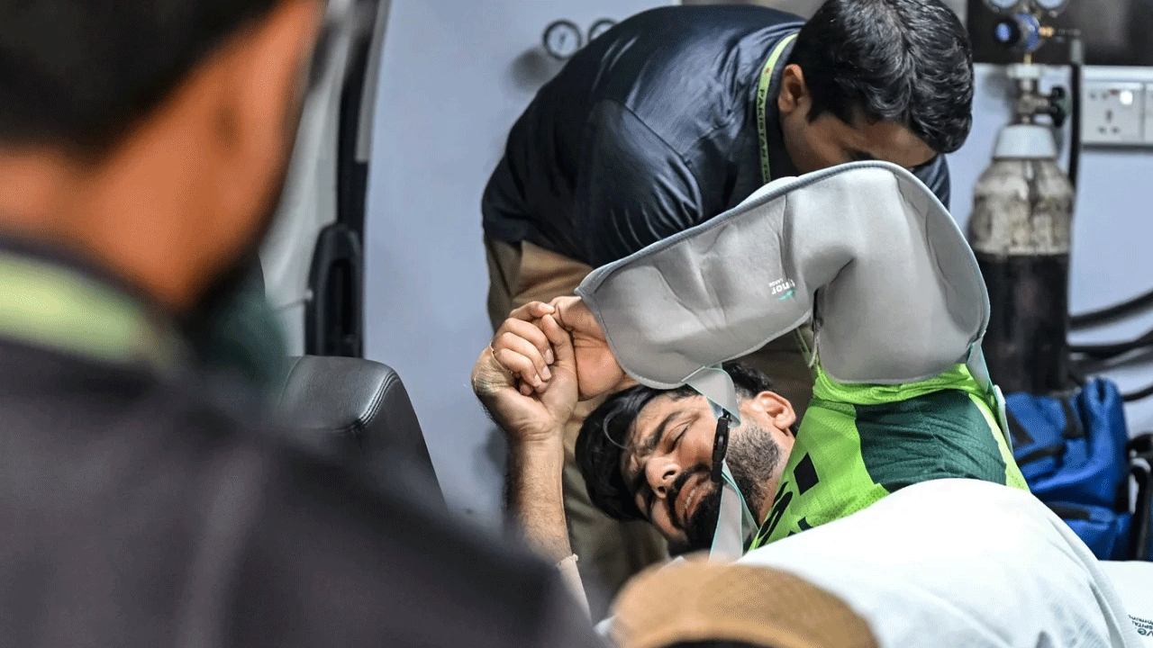 বাংলাদেশের বিপক্ষে সিরিজ নির্ধারণী ম্যাচের আগে ধাক্কা খেল পাকিস্তান