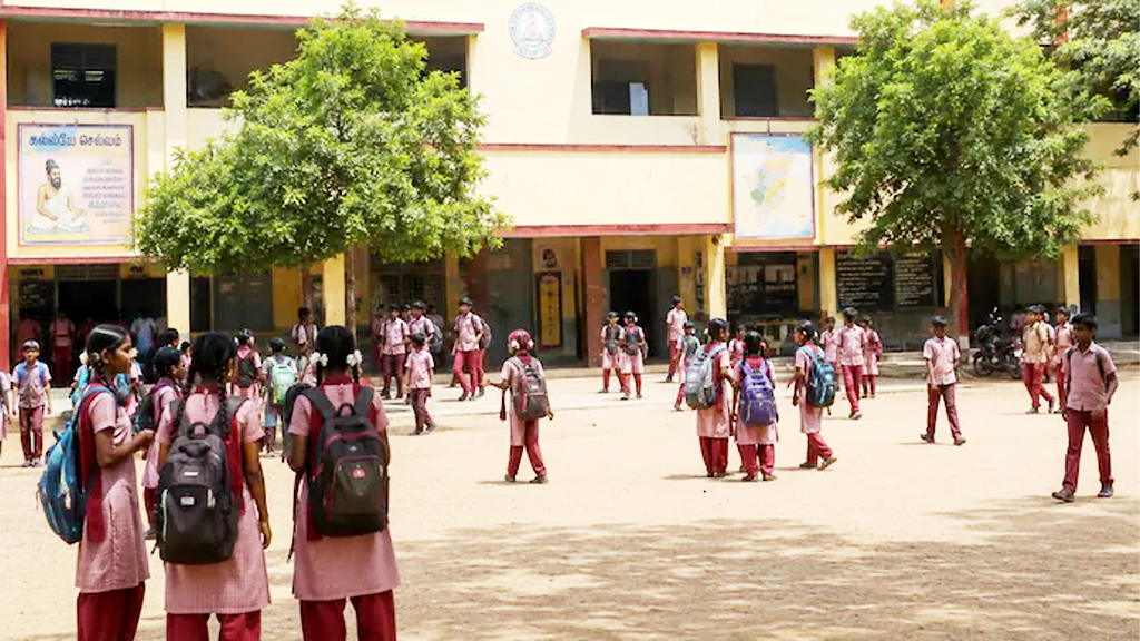 স্কুলে রাজনৈতিক কার্যক্রম নিষিদ্ধ করল থালাপতি বিজয়ের সরকার