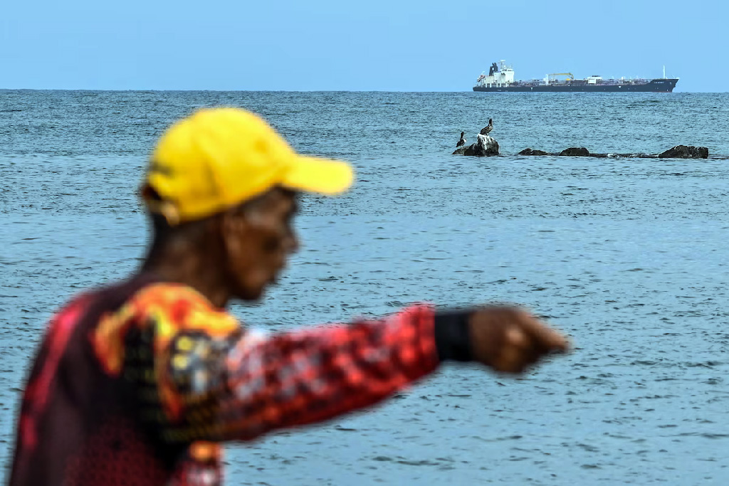 কিউবায় আরোপিত অবরোধ নিয়ে উদাসীন ট্রাম্প, জ্বালানি নিয়ে যাচ্ছে রুশ ট্যাংকার