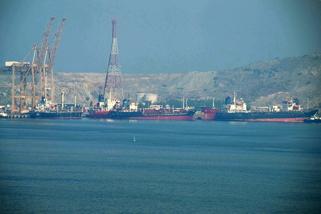 যুদ্ধ শুরুর পর চীনে ১ কোটি ব্যারেলের বেশি তেল পাঠিয়েছে ইরান