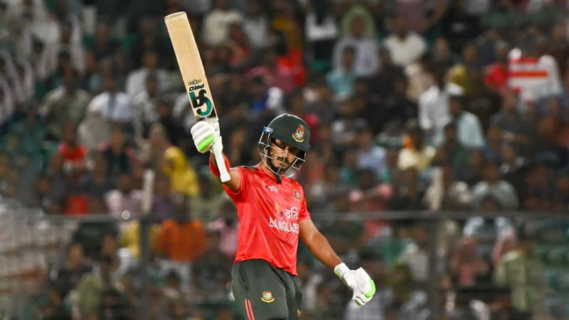 রেকর্ড গড়ে হাজার রান ছুলেন তামিম