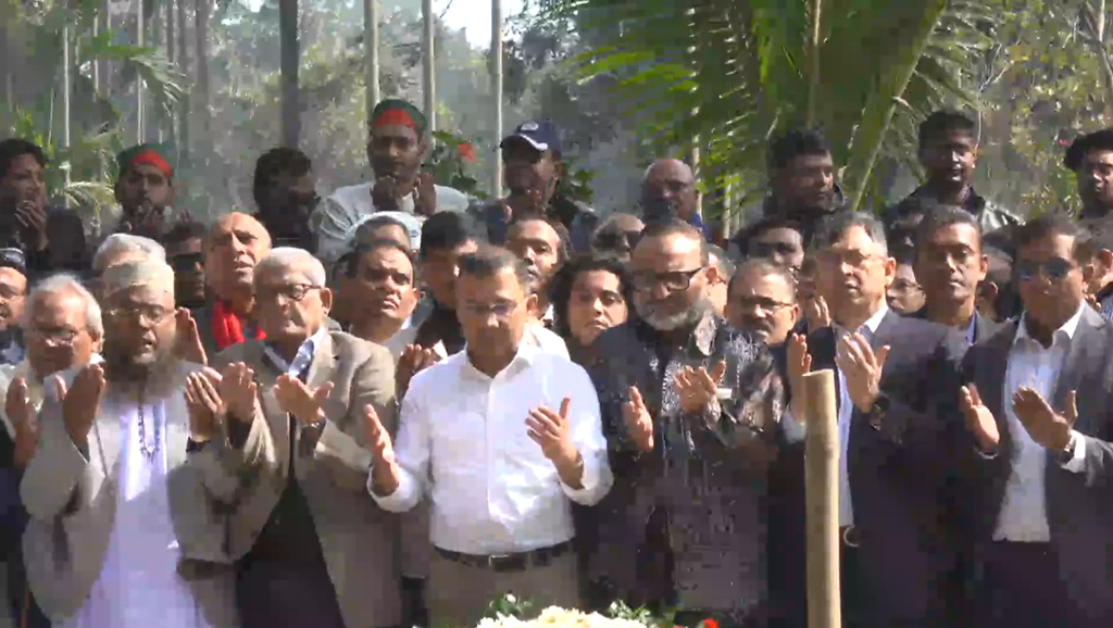 ওসমান হাদির কবর জিয়ারত করলেন তারেক রহমান