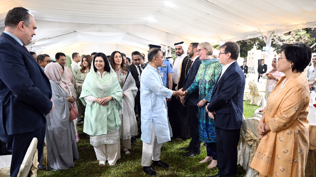 ঢাকায় কূটনীতিকদের সঙ্গে প্রধানমন্ত্রীর ইফতার