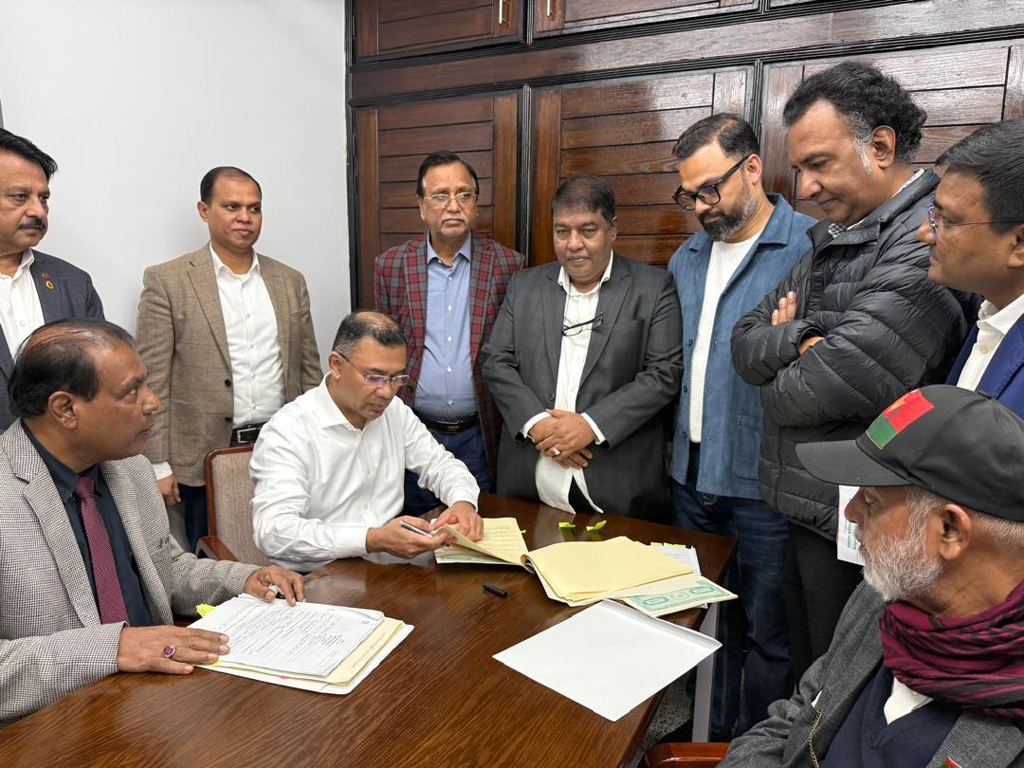 ঢাকা-১৭ ও বগুড়া-৬ আসনের মনোনয়নপত্রে তারেক রহমানের সই