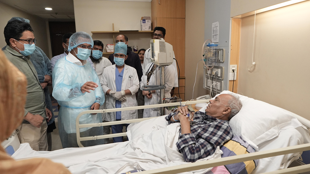 রিজভীকে দেখতে হাসপাতালে তারেক রহমান