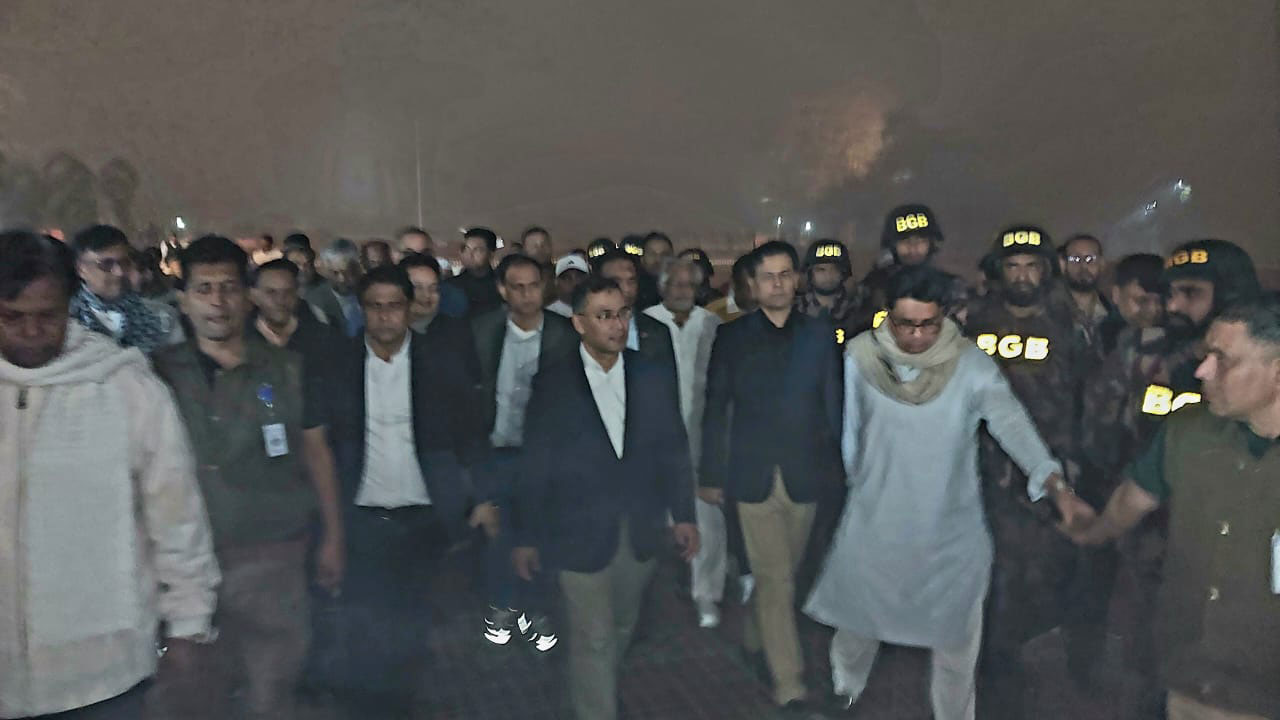 স্মৃতিসৌধে আইনশৃঙ্খলা রক্ষাকারী বাহিনীকে ধন্যবাদ জানালেন তারেক রহমান