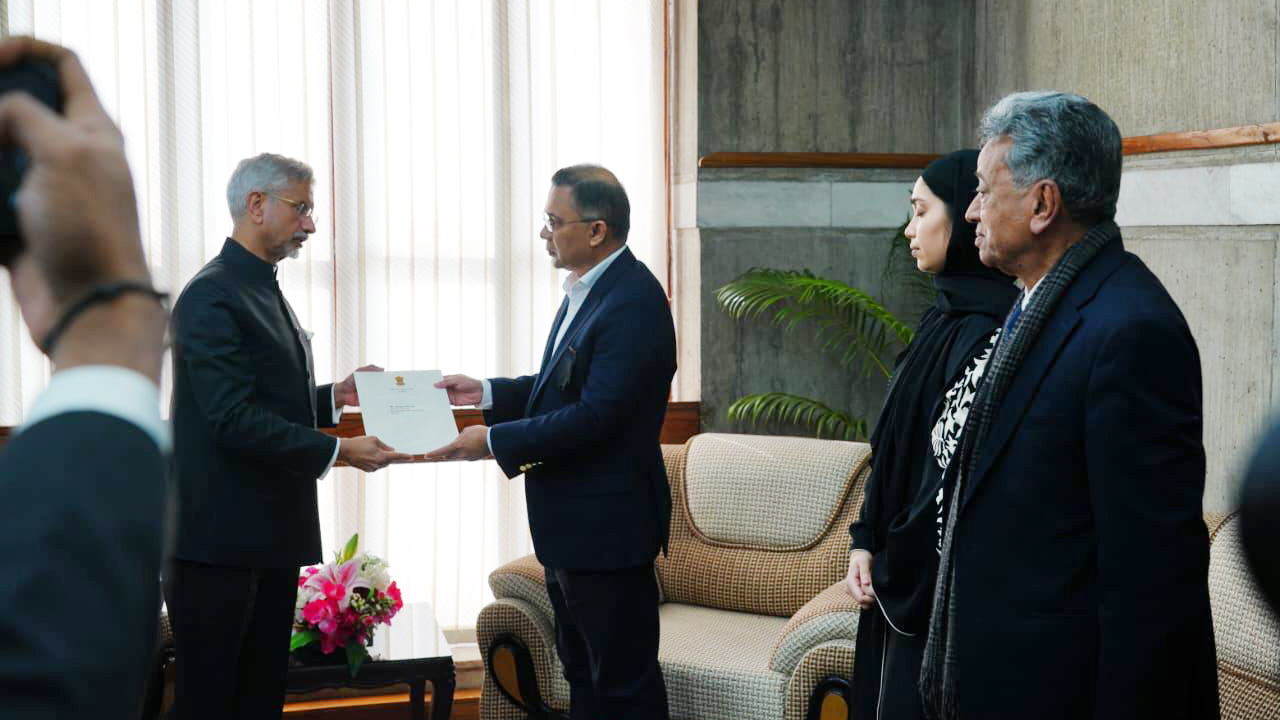 তারেক রহমানের হাতে ভারতের শোকবার্তা তুলে দেন জয়শঙ্কর