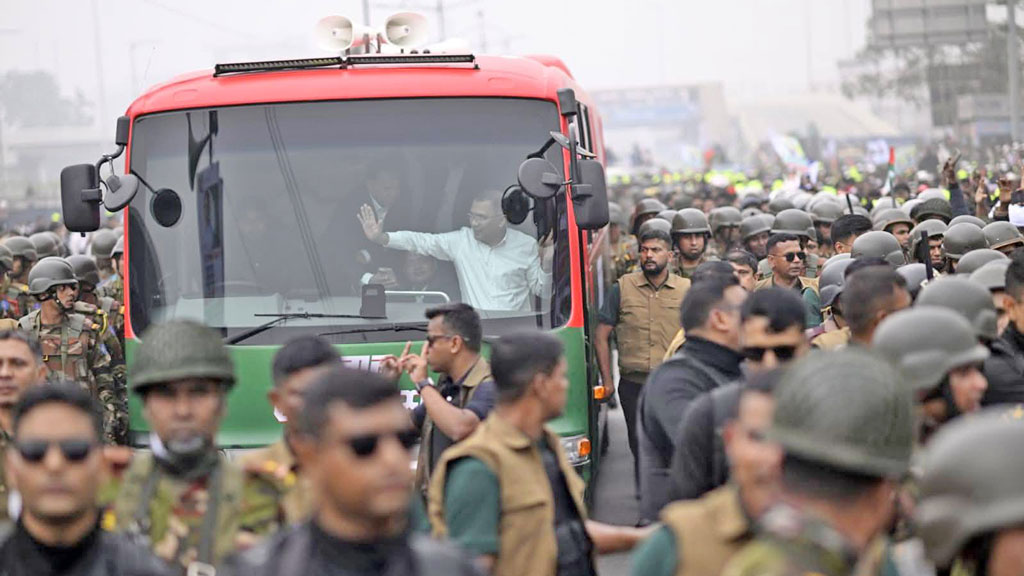 বিমানবন্দর থেকে তিন ঘণ্টায় সংবর্ধনা মঞ্চে তারেক রহমান