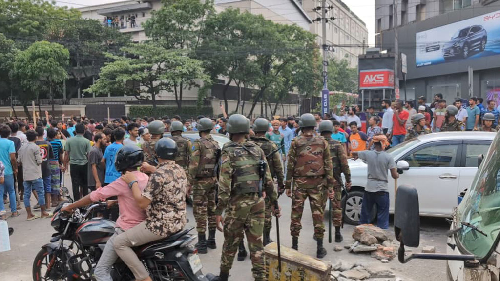 মহানবীকে নিয়ে কটূক্তির অভিযোগে তিব্বত মোড় অবরোধ