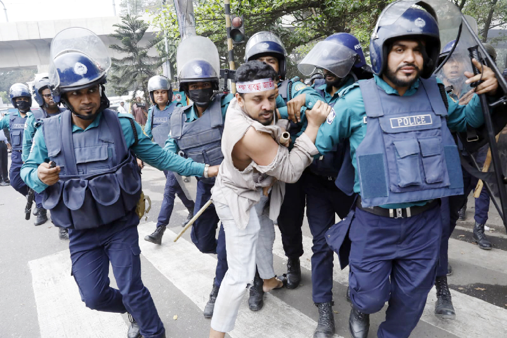 জাতীয়করণ প্রত্যাশী শিক্ষকদের ক্লাস বর্জনের ঘোষণা