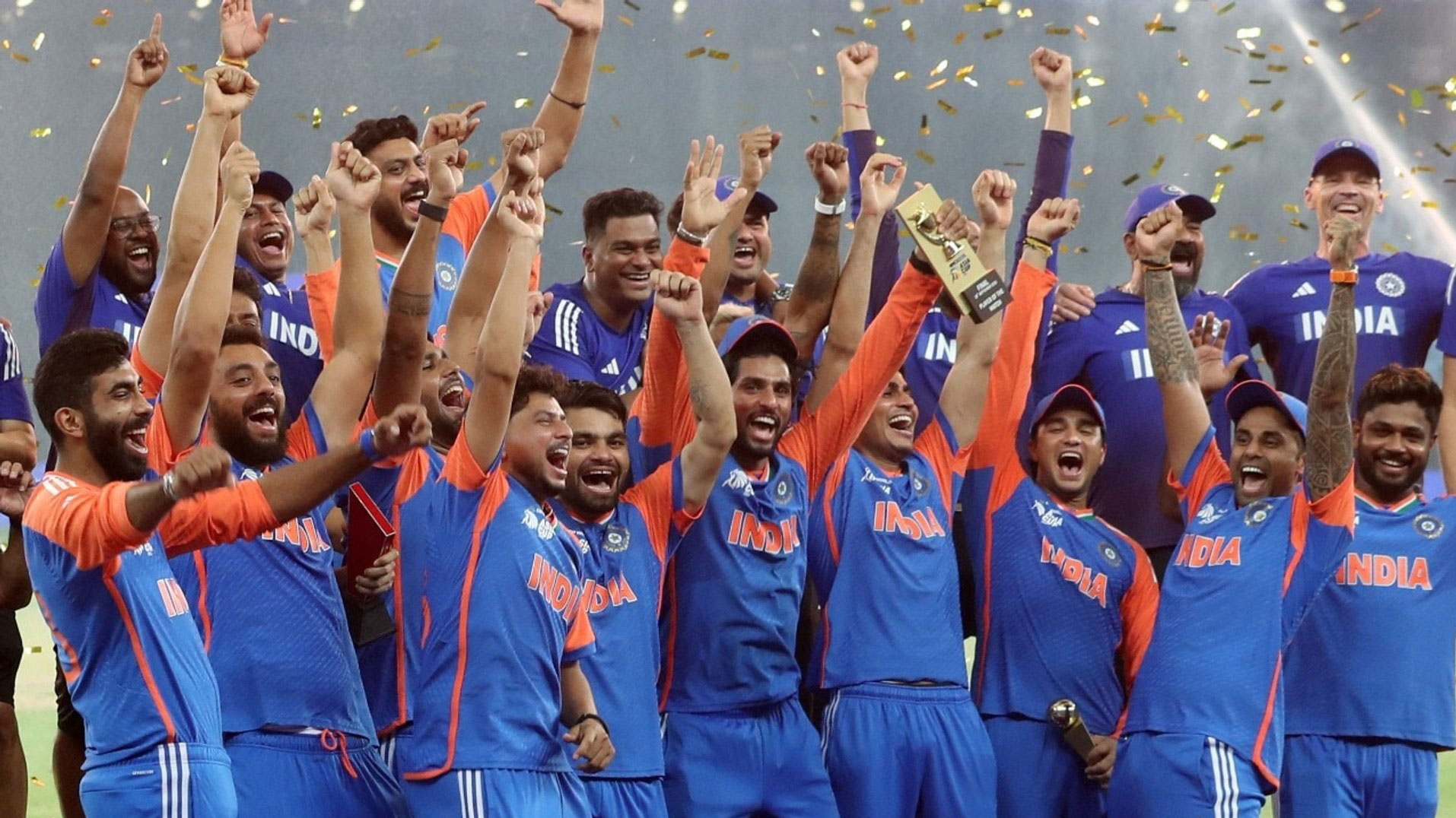ক্রিকেটীয় চেতনায় রাজনীতির থাবা