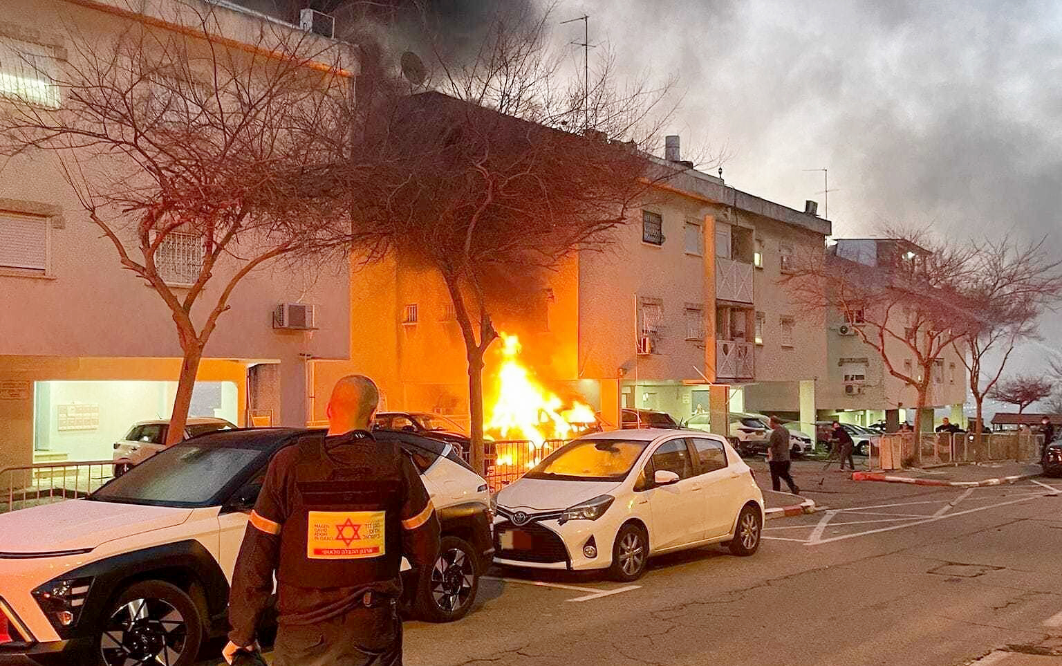 ইসরায়েলে ইরানের ক্ষেপণাস্ত্র বর্ষণ: হাইফায় নিহত ২, তেল আবিবে ব্যাপক ক্ষয়ক্ষতি