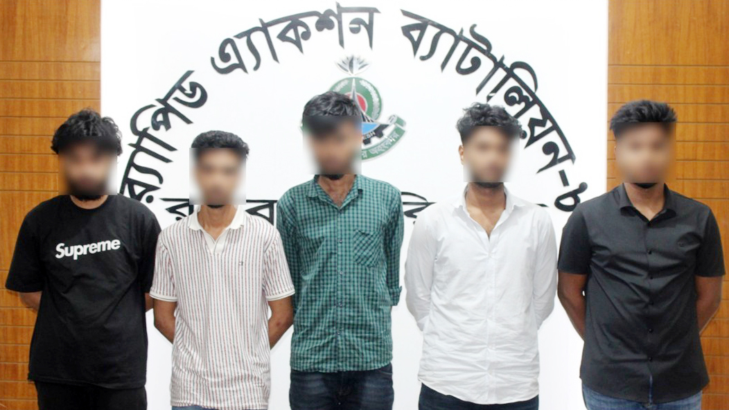 ব্রেকআপের পর প্রেমিকদের থেকে ছবি-ভিডিও নিয়ে টেলিগ্রামে বিক্রি, গ্রেপ্তার ৬