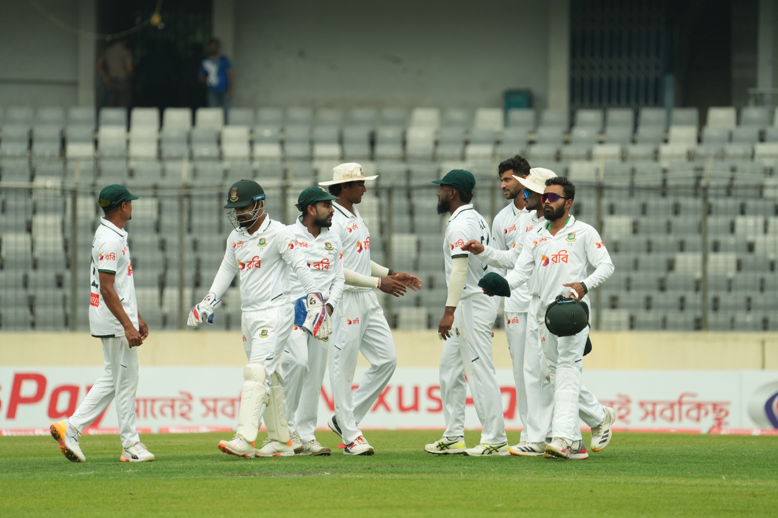 মিরপুর টেস্টে লিড নিয়েও বিপর্যয়ে বাংলাদেশ: দ্বিতীয় ইনিংসে ৩৪ রানে ৪ উইকেট, তারপর বৃষ্টিতে আগেভাগেই চা-বিরতি
