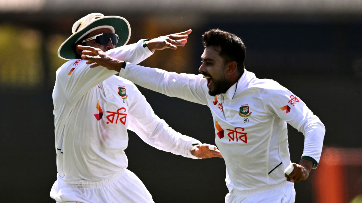 অস্ট্রেলিয়াকে বিধ্বস্ত করে মিরাজরা গাইলেন, ‘আমরা করব জয়’