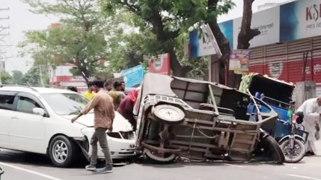 কালীগঞ্জ বাইপাস মোড় ঘিরে স্থানীয়দের আতঙ্ক