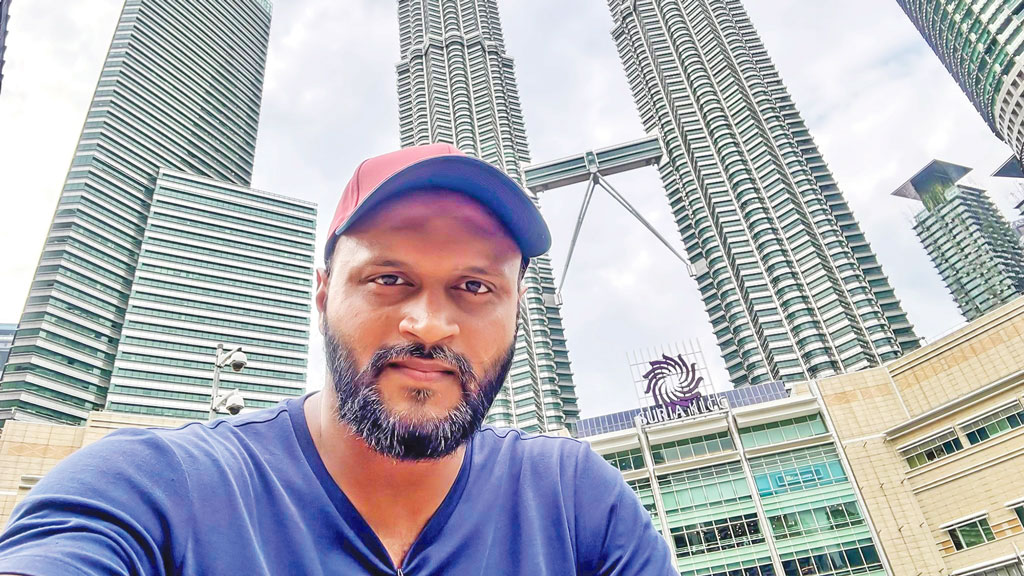 পর্যটক ইয়াসির আরাফাতের চোখে সেরা
থাইল্যান্ড নাকি মালয়েশিয়া