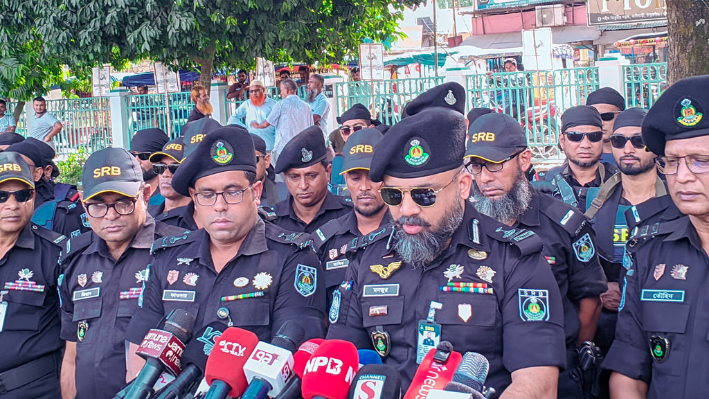 এসআরবি-১৩-এর সংবাদ সম্মেলন। ছবি: আজকের পত্রিকা