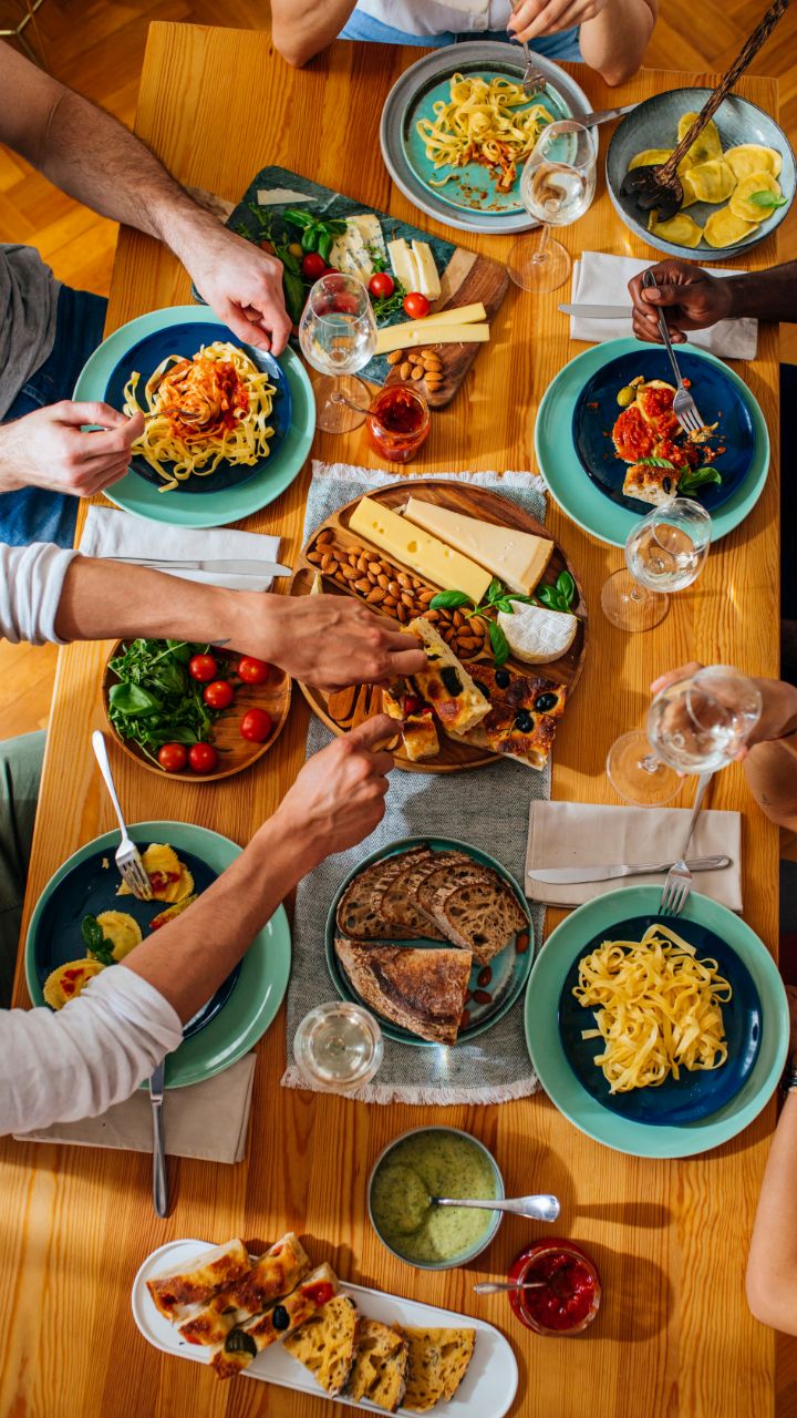 যেসব দেশের মানুষ বেশি খায়, এমন শীর্ষ ১০ দেশ